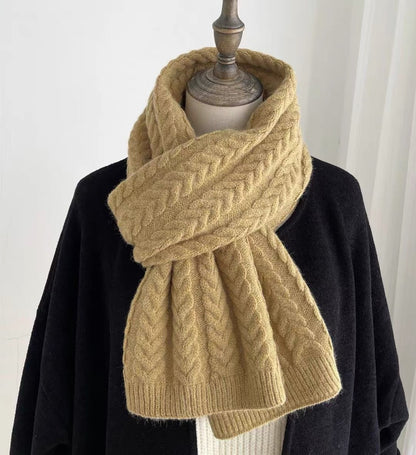 Écharpe en maille torsadée miel